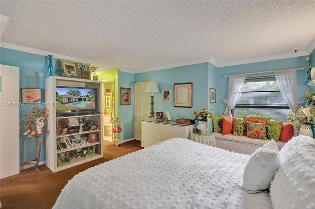 30 Cedar Rd, Hollywood, FL 33021