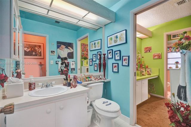 30 Cedar Rd, Hollywood, FL 33021