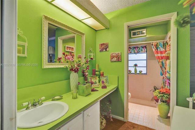 30 Cedar Rd, Hollywood, FL 33021