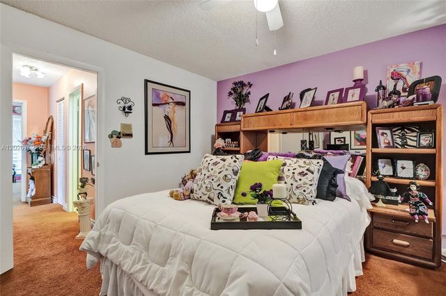 30 Cedar Rd, Hollywood, FL 33021