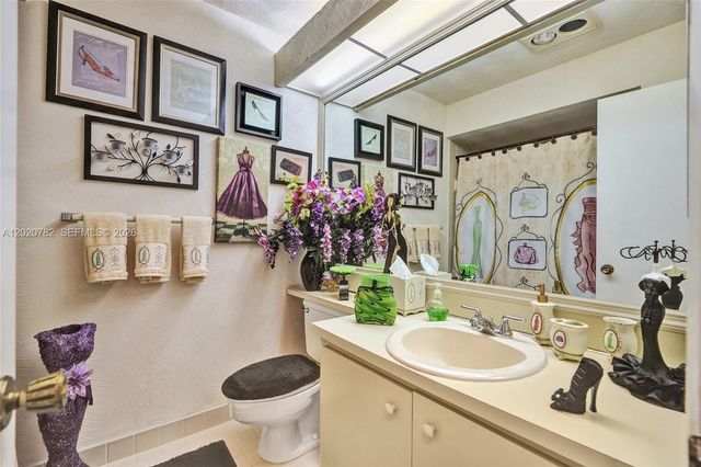 30 Cedar Rd, Hollywood, FL 33021