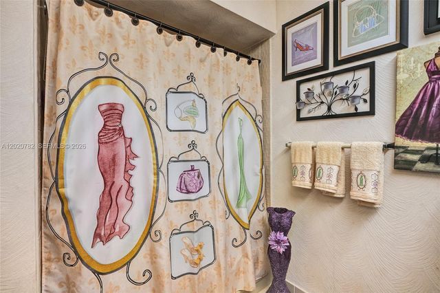 30 Cedar Rd, Hollywood, FL 33021