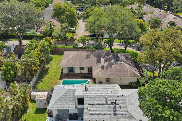 30 Cedar Rd, Hollywood, FL 33021