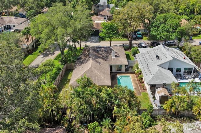 30 Cedar Rd, Hollywood, FL 33021