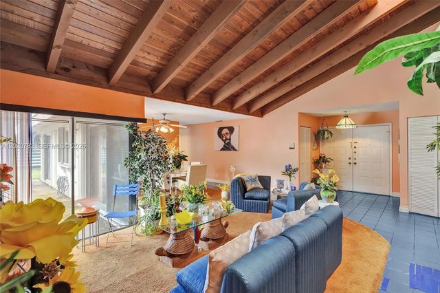 30 Cedar Rd, Hollywood, FL 33021
