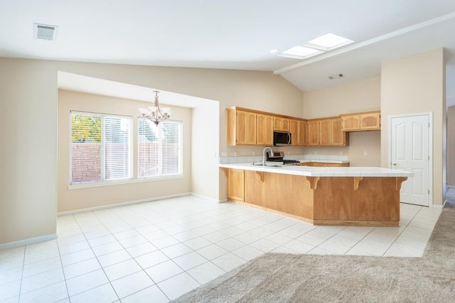 2925 Aspen Glow Ln, Redding, CA 96001