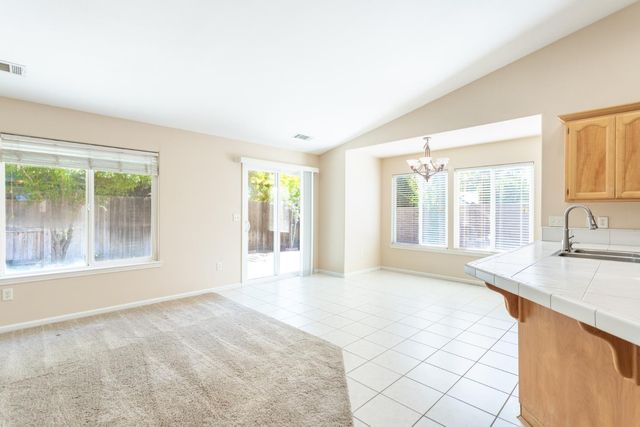 2925 Aspen Glow Ln, Redding, CA 96001