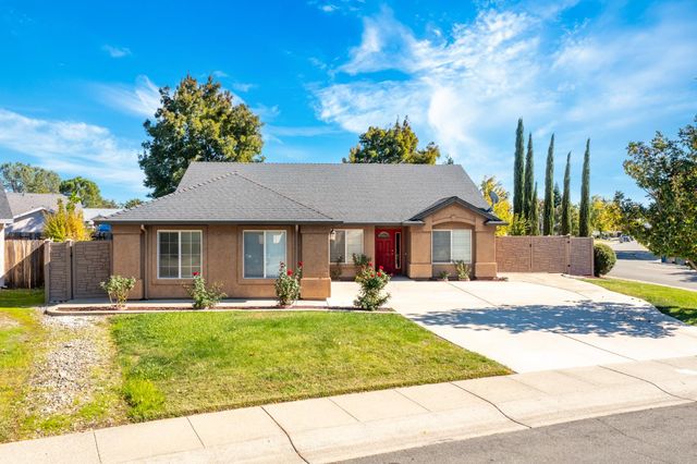 2925 Aspen Glow Ln, Redding, CA 96001