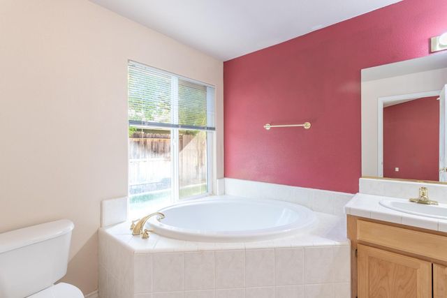 2925 Aspen Glow Ln, Redding, CA 96001