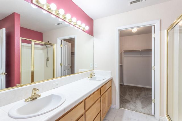 2925 Aspen Glow Ln, Redding, CA 96001