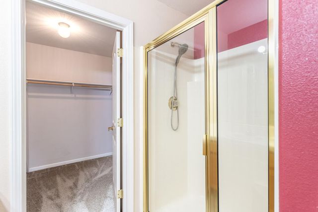 2925 Aspen Glow Ln, Redding, CA 96001