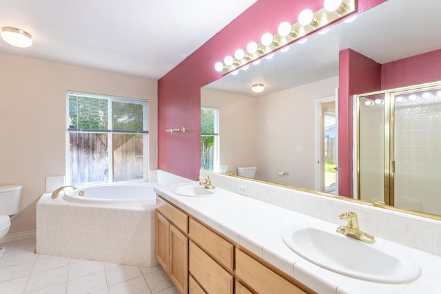 2925 Aspen Glow Ln, Redding, CA 96001