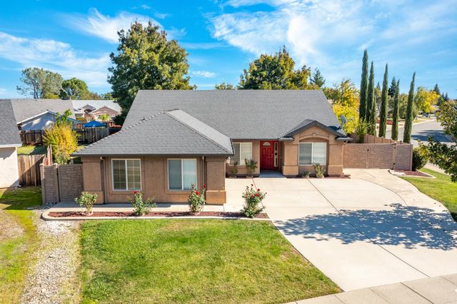 2925 Aspen Glow Ln, Redding, CA 96001