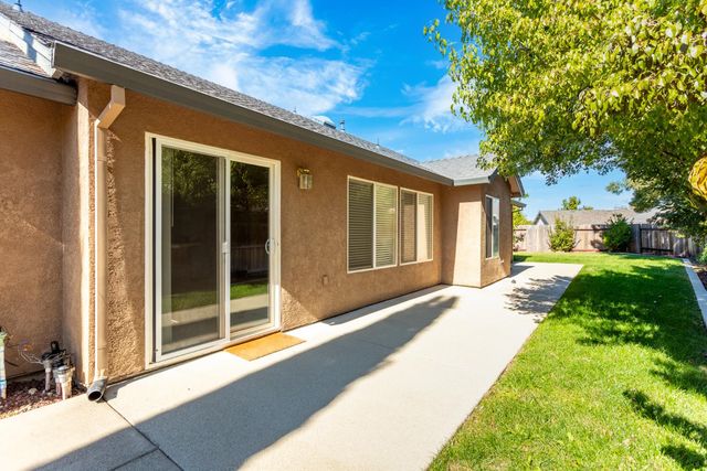 2925 Aspen Glow Ln, Redding, CA 96001