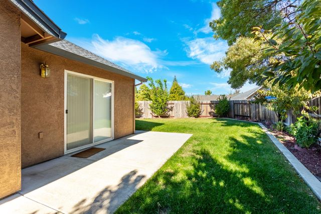 2925 Aspen Glow Ln, Redding, CA 96001