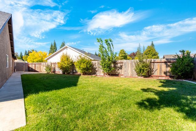 2925 Aspen Glow Ln, Redding, CA 96001
