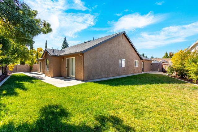 2925 Aspen Glow Ln, Redding, CA 96001