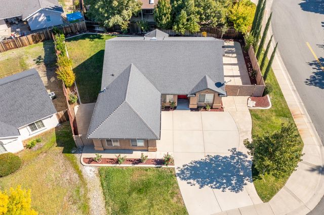 2925 Aspen Glow Ln, Redding, CA 96001