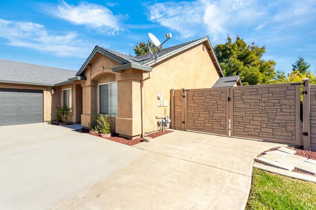 2925 Aspen Glow Ln, Redding, CA 96001