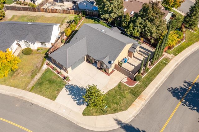 2925 Aspen Glow Ln, Redding, CA 96001