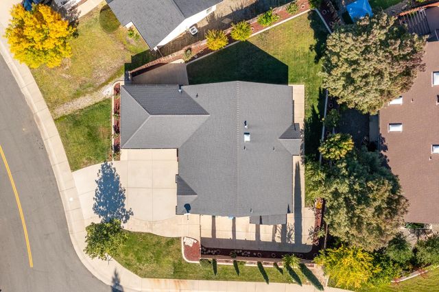 2925 Aspen Glow Ln, Redding, CA 96001