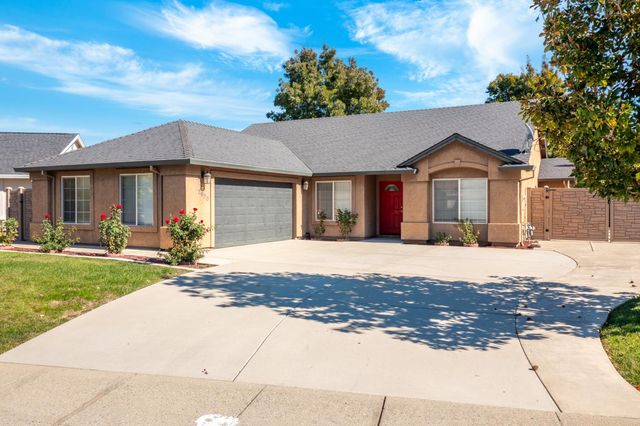 2925 Aspen Glow Ln, Redding, CA 96001