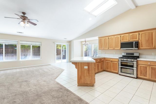 2925 Aspen Glow Ln, Redding, CA 96001