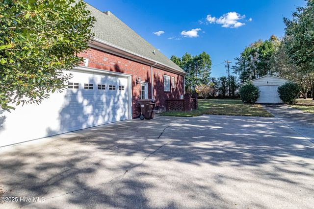 301 Edgebrook Drive, Pikeville, NC 27863