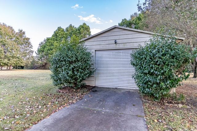 301 Edgebrook Drive, Pikeville, NC 27863