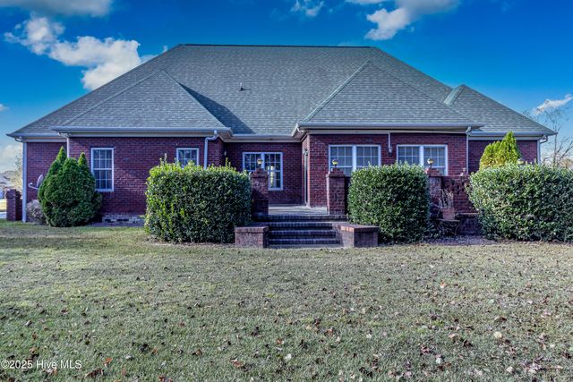 301 Edgebrook Drive, Pikeville, NC 27863