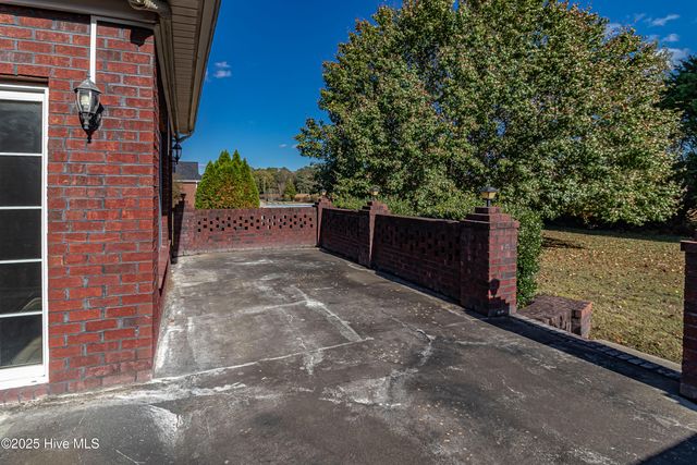 301 Edgebrook Drive, Pikeville, NC 27863