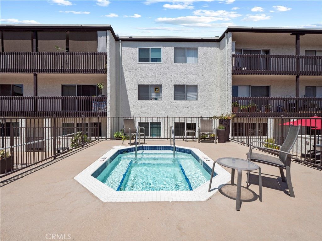 Image 17 of property listing at 5334 Lindley Avenue 319, Encino, CA 91316