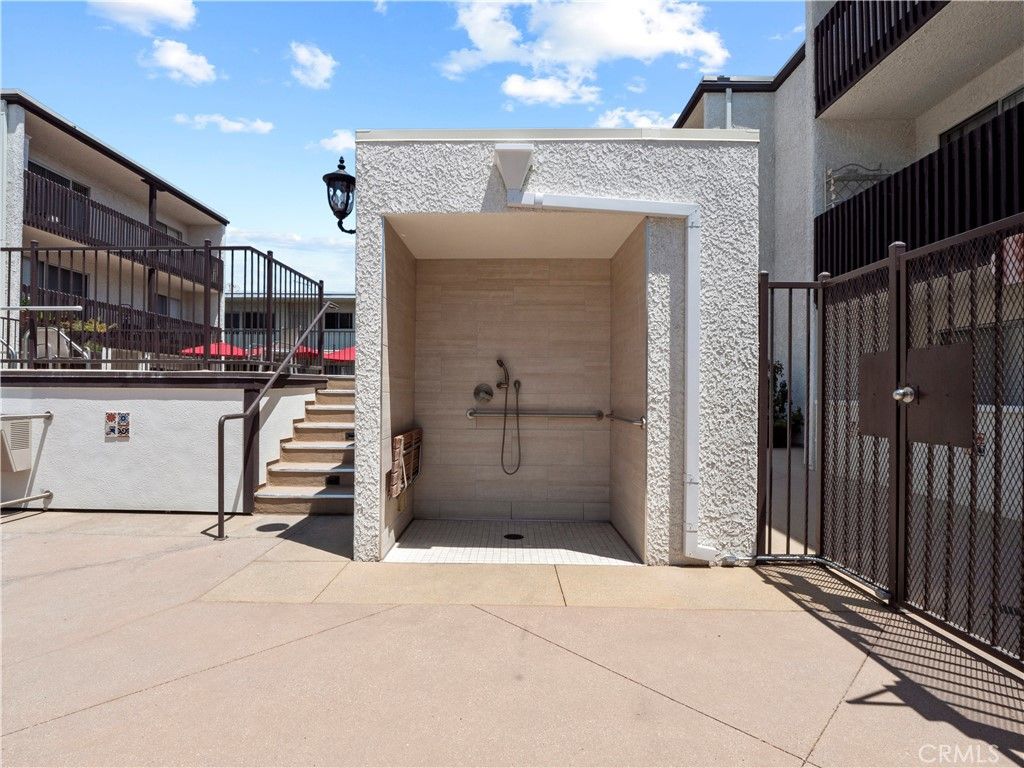 Image 21 of property listing at 5334 Lindley Avenue 319, Encino, CA 91316