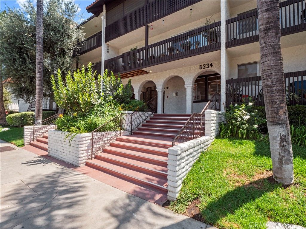 Image 23 of property listing at 5334 Lindley Avenue 319, Encino, CA 91316