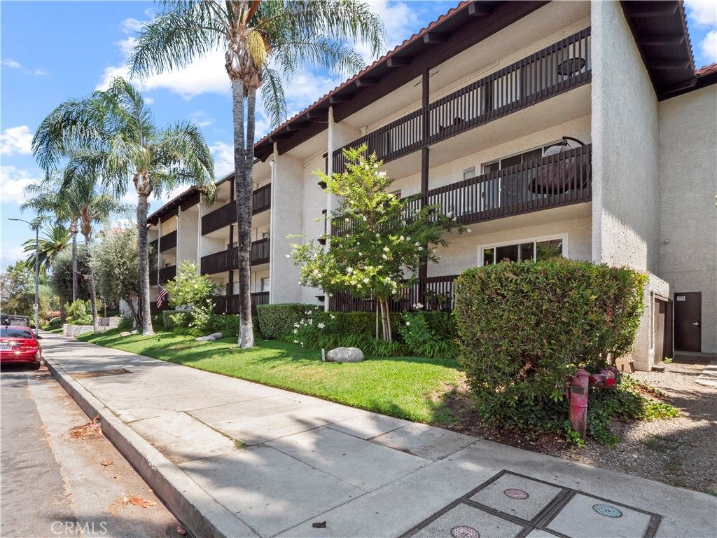 Image 25 of property listing at 5334 Lindley Avenue 319, Encino, CA 91316