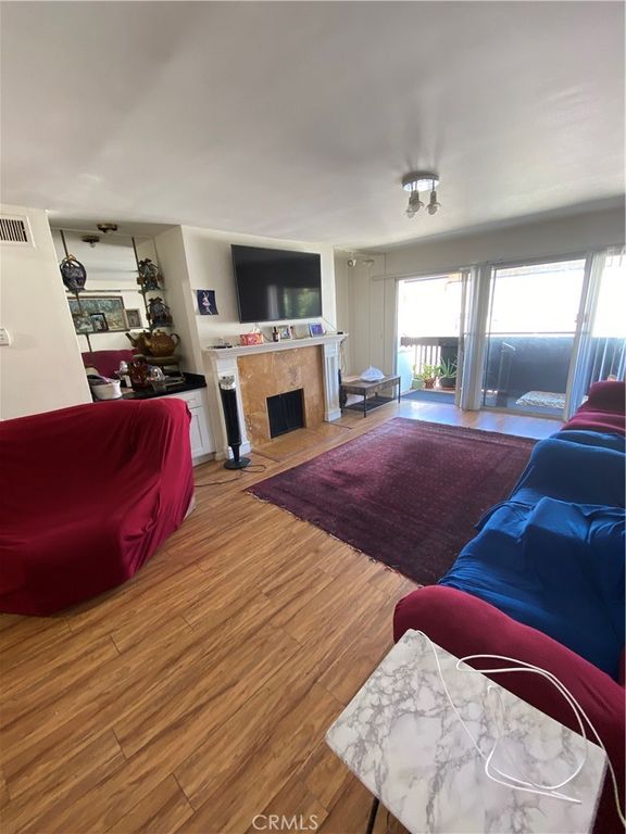 Image 33 of property listing at 5334 Lindley Avenue 319, Encino, CA 91316
