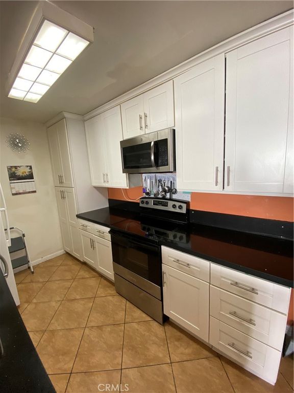 Image 47 of property listing at 5334 Lindley Avenue 319, Encino, CA 91316