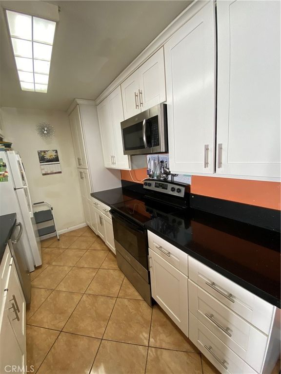 Image 48 of property listing at 5334 Lindley Avenue 319, Encino, CA 91316