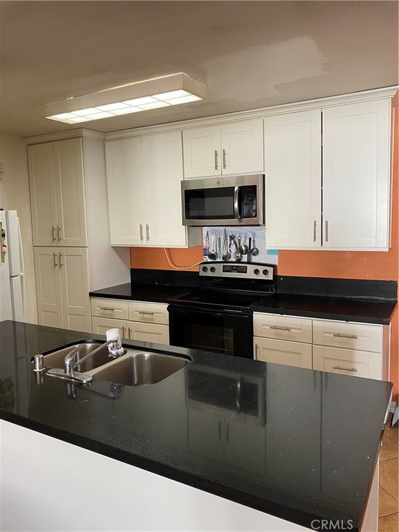 Image 50 of property listing at 5334 Lindley Avenue 319, Encino, CA 91316