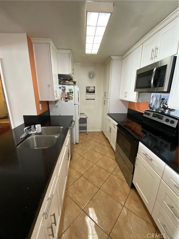 Image 52 of property listing at 5334 Lindley Avenue 319, Encino, CA 91316