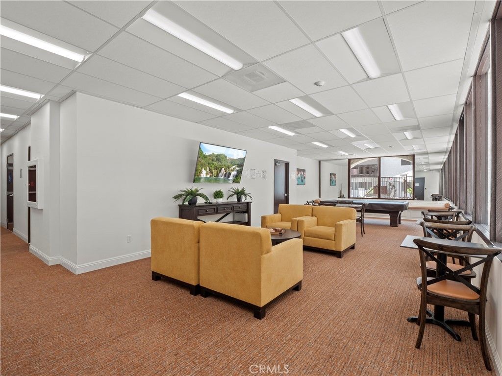 Image 6 of property listing at 5334 Lindley Avenue 319, Encino, CA 91316