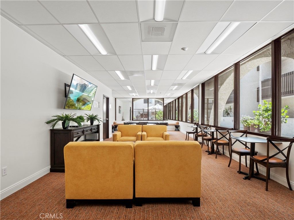 Image 7 of property listing at 5334 Lindley Avenue 319, Encino, CA 91316