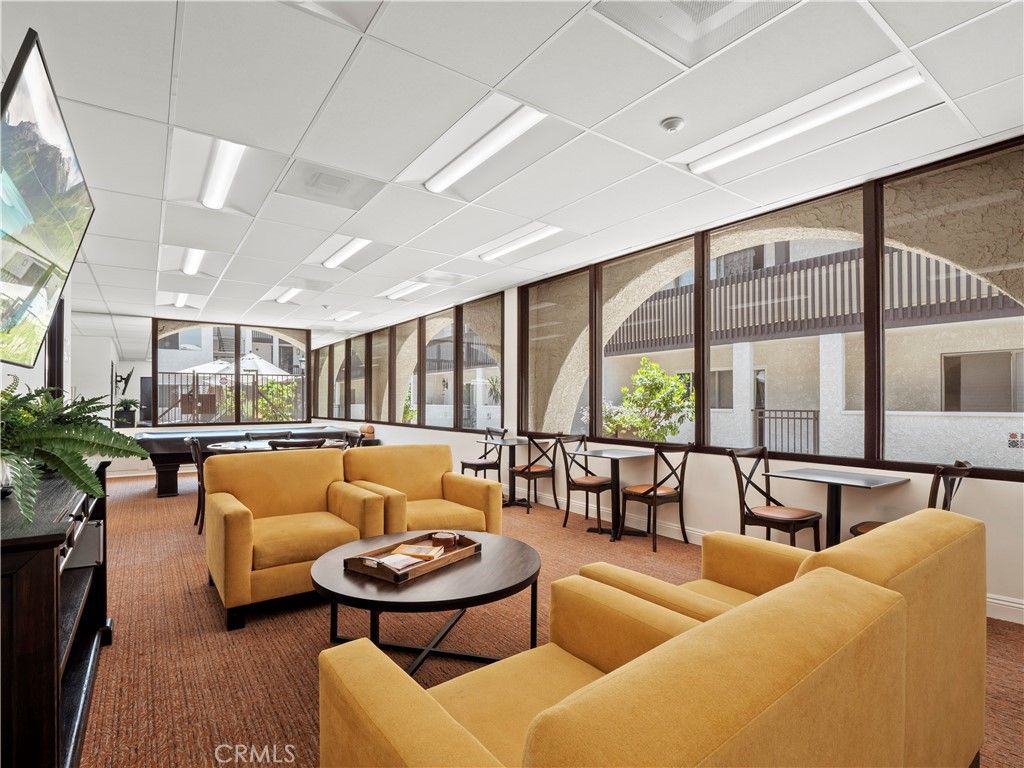 Image 8 of property listing at 5334 Lindley Avenue 319, Encino, CA 91316