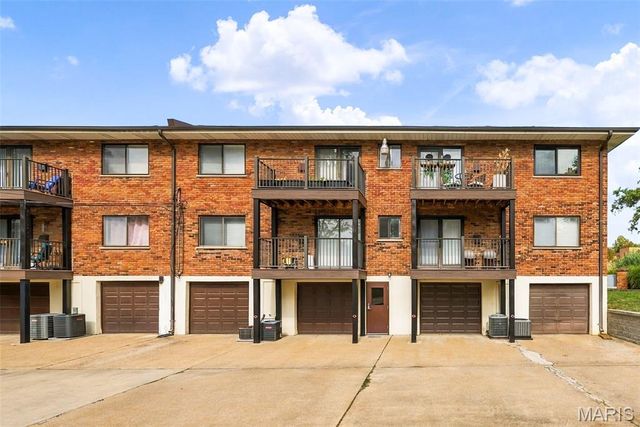 7904 Camelot Lane 1, St Louis, MO 63123