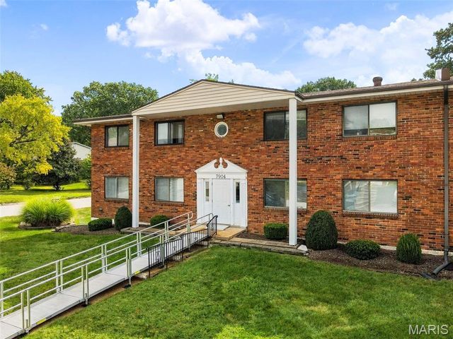7904 Camelot Lane 1, St Louis, MO 63123