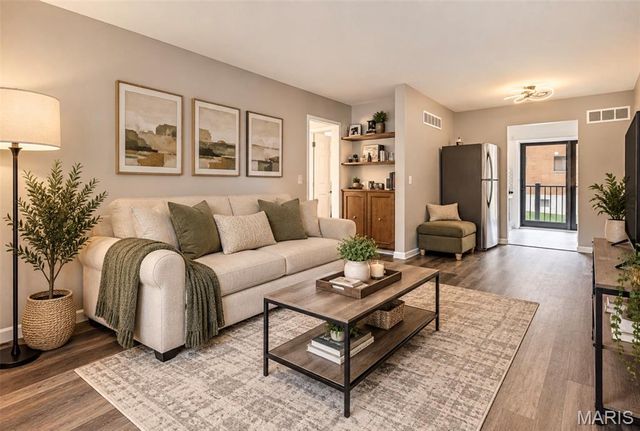 7904 Camelot Lane 1, St Louis, MO 63123