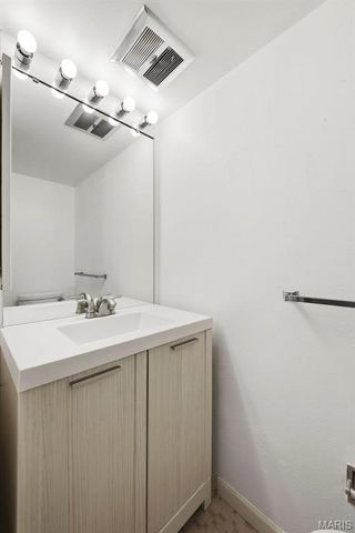 7904 Camelot Lane 1, St Louis, MO 63123