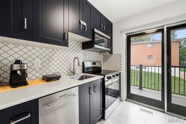 7904 Camelot Lane 1, St Louis, MO 63123