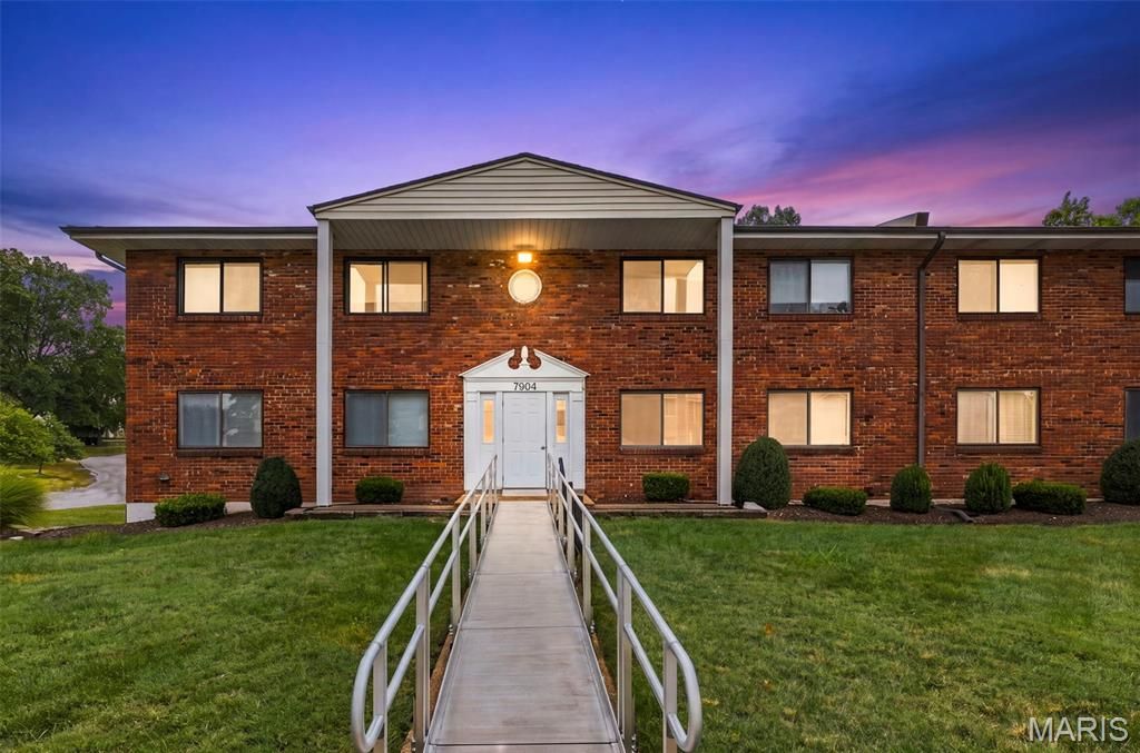 7904 Camelot Lane 1, St Louis, MO 63123