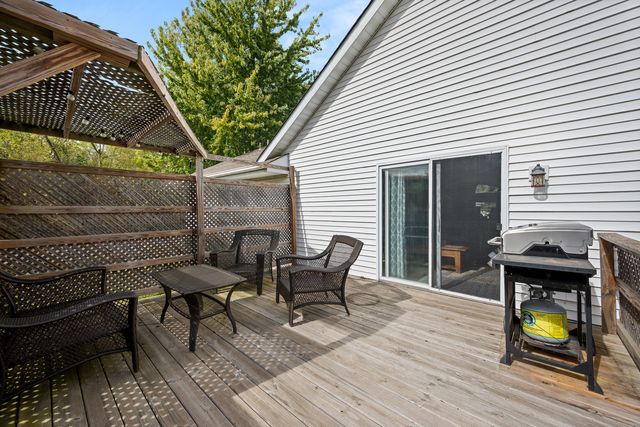 728 Hawthorne Lane, Genoa, IL 60135